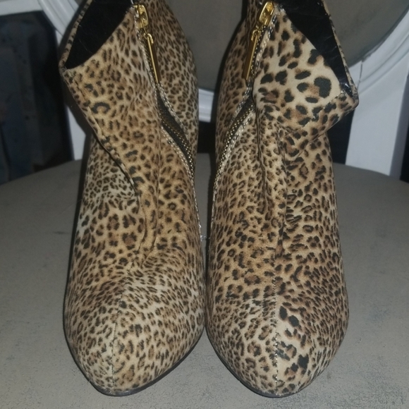 Express Leopard Booties - Picture 4 of 7